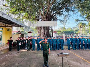 BAN CHQS PHƯỜNG TRẢNG BOM DUY TRÌ NGHIÊM NỀN NẾP CHÀO CỜ, NÂNG CAO CHẤT LƯỢNG GIÁO DỤC CHÍNH TRỊ