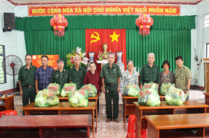ẤM ÁP NGHĨA TÌNH ĐỒNG ĐỘI – TRAO QUÀ HỖ TRỢ HỘI VIÊN CỰU CHIẾN BINH CÓ HOÀN CẢNH KHÓ KHĂN