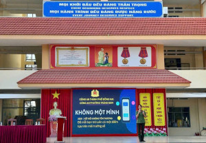 CÔNG AN PHƯỜNG TRẢNG BOM  ĐƯA “TIẾT HỌC AN TOÀN SỐ” ĐẾN VỚI HỌC SINH