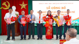 Phường Trảng Dài tổ chức Lễ Công bố nghị quyết về sắp xếp, đổi tên các khu phố và trao quyết định công nhận các chức danh khu phố trên địa bàn.