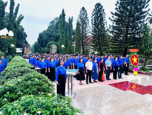 Tuổi trẻ Trảng Dài tổ chức Lễ thắp nến tri ân các anh hùng Liệt sĩ