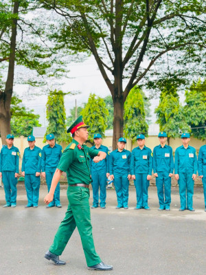 BAN CHỈ HUY QUÂN SỰ PHƯỜNG TRẢNG DÀI HUẤN LUYỆN ĐIỀU LỆNH...