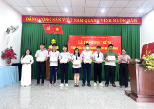 Trảng Dài trao 93 suất học bổng, quà tiếp sức và khen thưởng học sinh năm 2026