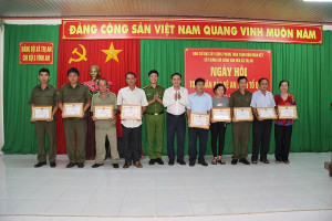 Ấp Vĩnh An 5 tổ chức “Ngày hội toàn dân bảo vệ an ninh tổ quốc”