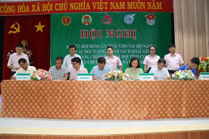 Ngân hàng Chính sách xã hội Vĩnh Cửu ký kết hợp đồng ủy thác cho vay với các tổ chức chính trị – xã hội