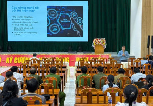 Tập huấn “Bình dân học vụ số” và vận hành hệ thống hành chính theo mô hình chính quyền 2 cấp