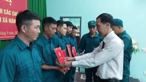 Hội nghị công bố, trao quyết định các chức vụ chỉ huy đơn vị dân quân xã Trị An