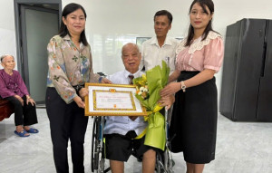 Lễ trao tặng huy hiệu Đảng đợt 2/9/2025