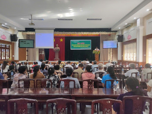 Tập huấn ứng dụng chế phẩm sinh học trong sản xuất nông nghiệp và bảo vệ môi trường trên địa bàn xã năm 2025