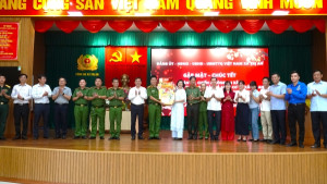 Chúc tết cán bộ chiến sĩ công an và lực lượng tham gia bảo...