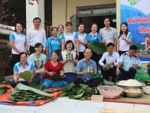 Hội LHPN xã Trị An tổ chức gói bánh chưng Tết hưởng ứng Chương trình “Trao bánh chưng xanh – Đón xuân ấm áp” năm 2026