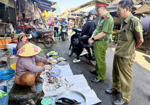 UBND xã chỉ đạo Đoàn liên ngành tăng cường công tác kiểm tra, chấn chỉnh tình trạng lấn chiếm, bảo đảm phòng cháy, chữa cháy chợ truyền thống dịp Tết Nguyên đán 2026