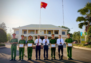 Khen thưởng đột xuất Công an xã Trị An có thành tích xuất sắc trong phòng, chống tội phạm