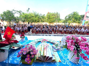 Trung tâm Dịch vụ tổng hợp xã Trị An tổ chức phục vụ chương trình Thư viện lưu động tại các trường học trên địa bàn xã.