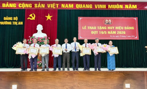 LỄ TRAO TẶNG HUY HIỆU ĐẢNG ĐỢT 19/5/2026