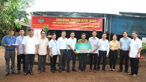 Cụm thi đua số 4 Hội Nông dân thành phố Đồng Nai bàn giao công trình sửa chữa nhà ở cho hội viên có hoàn cảnh khó khăn tại phường Trị An