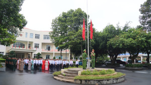 Hội Cựu chiến binh phường Trị An kể chuyện truyền thống tại Lễ chào cờ đầu tuần nhân kỷ niệm Ngày Thương binh - Liệt sĩ