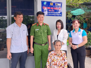 Phường Trị An bàn giao Nhà Đại đoàn kết nhân kỷ niệm 81 năm Ngày truyền thống Công an nhân dân