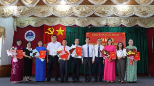 Ban Thường vụ Đảng ủy phường Trị An công bố các quyết định về công tác tổ chức Đảng đối với Trung tâm Y tế khu vực Vĩnh Cửu