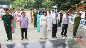 Phường Trị An tổ chức viếng Nhà bia ghi danh Liệt sĩ nhân kỷ niệm 81 năm Cách mạng tháng Tám và Quốc khánh 2/9