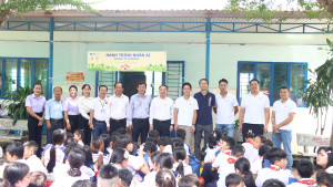 Mizuho Bank trao tặng cơ sở vật chất, học bổng cho học sinh Trường TH&THCS Mã Đà