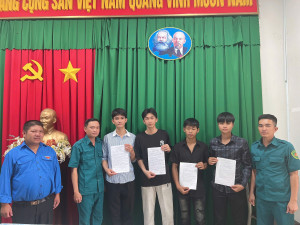 THANH NIÊN XUÂN BẮC HĂNG HÁI LÀM ĐƠN TÌNH NGUYỆN NHẬP NGŨ