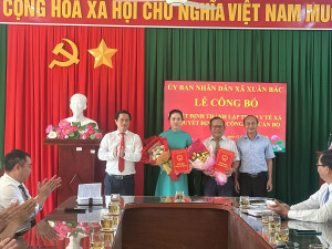 Lễ công bố Quyết định thành lập Trạm Y tế xã và Quyết định về công tác cán bộ