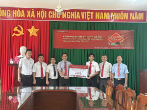 AGRIBANK XUÂN LỘC TRAO TẶNG QUÀ TẾT CHO HỘ NGHÈO, GIA ĐÌNH CHÍNH SÁCH TẠI XÃ XUÂN BẮC
