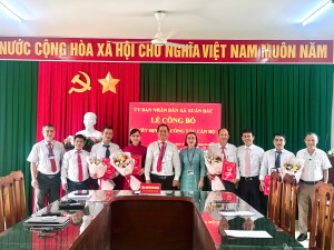 XÃ XUÂN BẮC TỔ CHỨC LỄ CÔNG BỐ VÀ TRAO QUYẾT ĐỊNH VỀ CÔNG TÁC CÁN BỘ