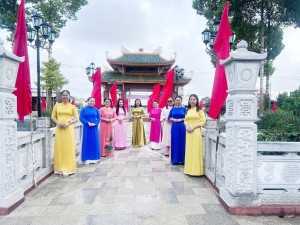 CÁN BỘ, CÔNG CHỨC, VIÊN CHỨC XÃ XUÂN ĐỊNH HƯỞNG ỨNG TUẦN LỄ ÁO DÀI VIỆT NAM NĂM 2026