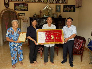 XUÂN ĐỊNH THĂM, TẶNG QUÀ, CHÚC THỌ, MỪNG THỌ NGƯỜI CAO TUỔI THỌ 90, 100 TUỔI NĂM 2026