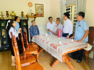 CHIỀU NGÀY 08/7/2026, XÃ XUÂN ĐỊNH THĂM, TẶNG QUÀ, CHÚC THỌ, MỪNG THỌ NGƯỜI CAO TUỔI TRÒN 90 TUỔI