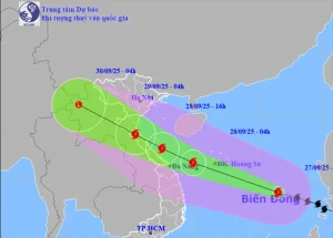 Bão số 10 áp sát vùng biển Đà Nẵng, hướng về Quảng Trị, Ninh...