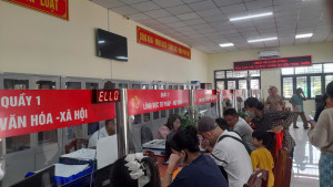 Cán bộ, viên chức Trung tâm phục vụ hành chính công xã Xuân Đông lấy sự hài lòng của người dân làm thước đo công việc