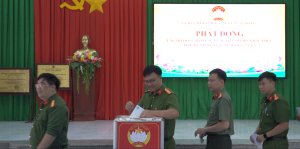 Công An xã Xuân Đông hưởng ứng ủng hộ đồng bào các tỉnh, thành phố khắc phục hậu quả bão số 10 (Bualoi) gây ra do Ủy ban MTTQ xã Xuân Đông phát động.