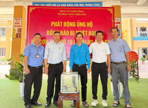 Sở GD&ĐT vận động cán bộ, công chức, giáo viên, nhân viên, HSSV đóng góp ủng hộ đồng bào các tỉnh, thành phố khắc phục hậu quả do bão số 10 (Bualoi) gây ra