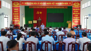 Họp triển khai kế hoạch điều tra hộ nghèo, hộ cận nghèo tại Hội trường UBND xã Xuân Đông