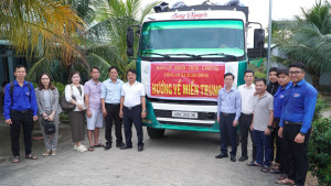 CÁN BỘ VÀ NHÂN DÂN XÃ XUÂN ĐÔNG HƯỚNG VỀ ĐỒNG BÀO MIỀN TRUNG RUỘT THỊT