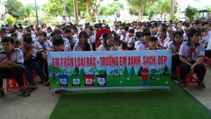 PHÒNG KINH TẾ XÃ XUÂN ĐÔNG TỔ CHỨC TUYÊN TRUYỀN PHÂN LOẠI RÁC THẢI TẠI NGUỒN TRƯỜNG THCS TRẦN PHÚ VÀ TRƯỜNG THCS LÊ QUÝ ĐÔN