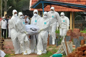 Bác sĩ khuyến cáo các gia đình nên chuẩn bị 5 vật dụng bảo hộ thiết yếu để phòng chống virus Nipah