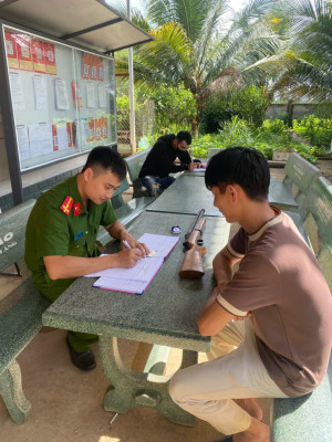 TĂNG CƯỜNG SỰ LÃNH CỦA ĐẢNG TRONG CÔNG TÁC VẬN ĐỘNG NHÂN DÂN GIAO NỘP, PHÒNG NGỪA, ĐẤU TRANH VỚI CÁC HÀNH VI VI PHẠM PHÁP LUẬT VỀ VŨ KHÍ, VẬT LIỆU NỔ, CÔNG CỤ HỖ TRỢ VÀ PHÁO TRONG DỊP TẾT NGUYÊN ĐÁN BÍNH NGỌ.