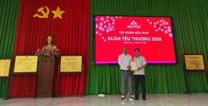 Công ty TNHH Chăn nuôi Đồng Phát trao 80 phần quà tết cho các hộ nghèo, cận nghèo trên địa bàn xã Xuân Đông