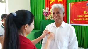 TRAO HH 45 NAM TUOI DANG 1