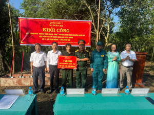 SƯ ĐOÀN 302, QUÂN KHU 7 KHỞI CÔNG XÂY, TẶNG  NHÀ “TÌNH NGHĨA DÂN - QUÂN" CHO GIA ĐÌNH ÔNG NGUYỄN QUỐC GA HỘI VIÊN HỘI CỰU CHIẾN BINH XÃ XUÂN ĐÔNG