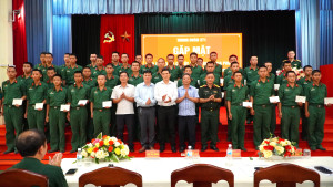 LÃNH ĐẠO XÃ XUÂN ĐÔNG THĂM CHIẾN SĨ MỚI NHẬP NGŨ TẠI TRUNG ĐOÀN 271, SƯ ĐOÀN BỘ BINH 5, QUÂN KHU 7