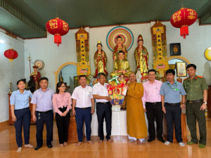 LÃNH ĐẠO Xã XUÂN ĐÔNG THĂM TẶNG QUÀ CÁC CƠ SỞ PHẬT GIÁO NHÂN DỊP LỄ PHẬT ĐẢN NĂM 2026.