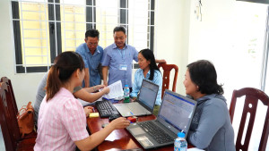CHI TRẢ TIỀN BỒI THƯỜNG ĐỢT 1 CHO CÁC HỘ DÂN BỊ THU HỒI ĐẤT THUỘC DỰ ÁN GIẢI PHÓNG MẶT BẰNG NÂNG CẤP MỞ RỘNG TUYẾN ĐƯỜNG ĐT.773 (LONG THÀNH – CẨM MỸ - XUÂN LỘC) ĐOẠN QUA XÃ XUÂN ĐÔNG.