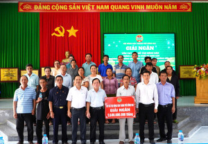 HỘI NÔNG DÂN THÀNH PHỐ ĐỒNG NAI TRAO VỐN VAY QUỸ HỖ TRỢ NÔNG DÂN TẠI XÃ XUÂN ĐÔNG.