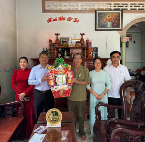 ĐẢNG UỶ XÃ XUÂN ĐÔNG PHỐI HỢP VỚI TRUNG ĐOÀN 3 - SƯ ĐOÀN 9 TỔ CHỨC RA QUÂN CHƯƠNG TRÌNH DÂN VẬN VÀ THĂM, TẶNG QUÀ CÁC GIA ĐÌNH CHÍNH SÁCH NHÂN KỶ NIỆM 79 NĂM NGÀY THƯƠNG BINH - LIỆT SỸ (27/7/1947 - 27/7/2026)