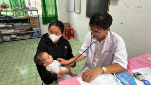 TRẠM Y TẾ XÃ XUÂN ĐÔNG TỔ CHỨC KHÁM SỨC KHỎE ĐỊNH KỲ VÀ KHÁM SÀN LỌC MIỄN PHÍ CHO TRẺ CHO TRẺ DƯỚI 6 TUỔI.